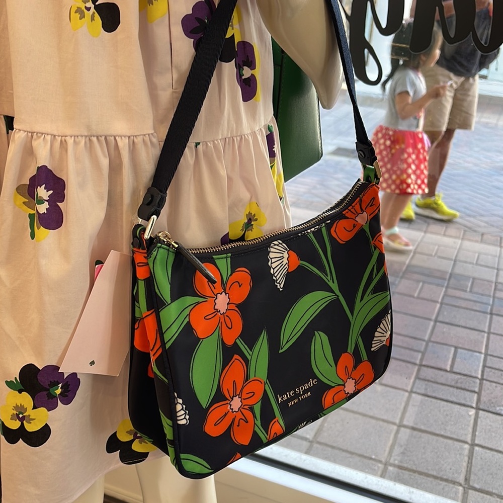Kate Spade The Litte Better Sam Daisy Vines Small Shoulder Bag
Rich Navy - Picture 2 of 16